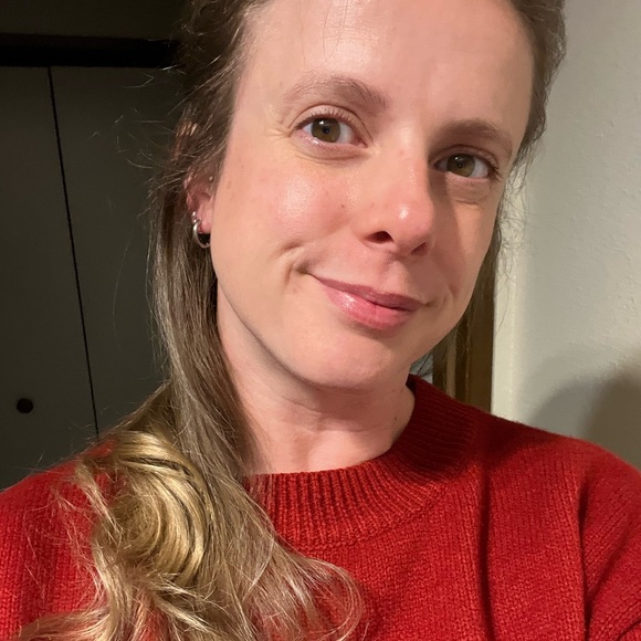 Meet your Posher, Laura - Picture 2 of 4